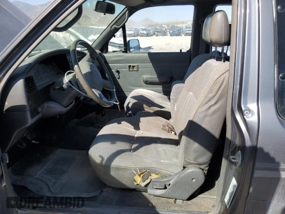 1992 Toyota Pickup DLX z VIN JT4VN13D5N5098643, wystawiony jako Copart lot #68855044 z przebiegiem 211 275 mil mil oraz Szkoda całkowita • Salvage title. Historia ofert i sprzedaży dostępna na DreamBid. Obrazek 7.