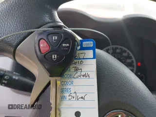 2010 Toyota Corolla с VIN 1NXBU4EE8AZ240766, выставлен на аукционе IAAI как лот 42045264 с пробегом 223 474 миль миль и . История ставок и продаж доступна на DreamBid. Изображение 11.
