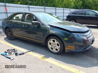 2010 Ford Fusion SE z VIN 3FAHP0HA5AR218602, wystawiony jako IAAI lot #42401764 z przebiegiem 148 496 mil mil oraz . Historia ofert i sprzedaży dostępna na DreamBid. Obrazek 1.