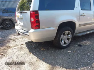2013 Chevrolet Suburban LT с VIN 1GNSKJE7XDR103661, выставлен на аукционе IAAI как лот 42789275 с пробегом 181 234 миль миль и . История ставок и продаж доступна на DreamBid. Изображение 6.