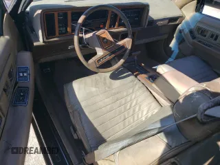 1988 Cadillac Eldorado z VIN 1G6EL115XJU611177, wystawiony jako Copart lot #46526855 z przebiegiem 122 780 mil mil oraz Szkody całkowita. Historia ofert i sprzedaży dostępna na DreamBid. Obrazek 8.