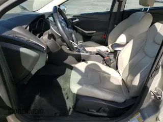 2015 Ford Focus Titanium с VIN 1FADP3J28FL288037, выставлен на аукционе Copart как лот 56972865 с пробегом 75 703 миль миль и Списание • Salvage title. История ставок и продаж доступна на DreamBid. Изображение 7.