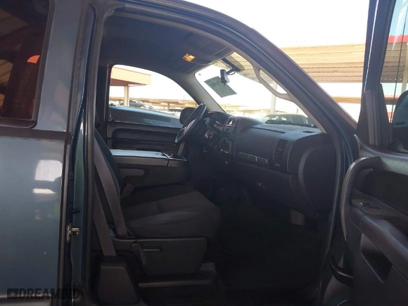 2011 Chevrolet Silverado 1500 LT with VIN 1GCRCSE06BZ150373, listed as a IAAI auction lot 41760988 with 118,941 mi miles. Bid and sale history available at carsss.com. Image 5.