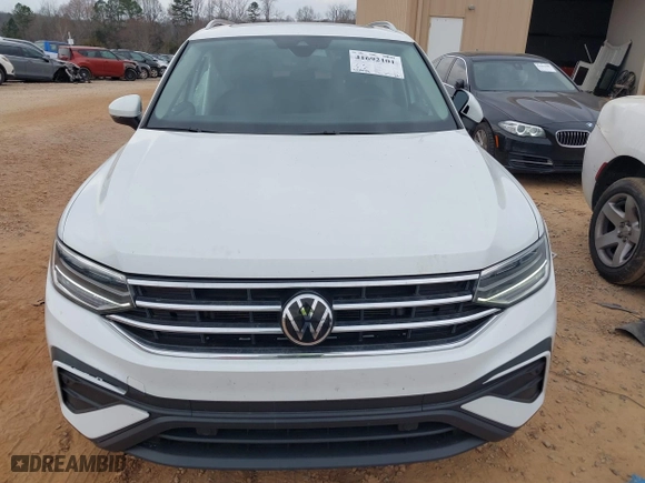 2022 Volkswagen Tiguan SE with VIN 3VV3B7AX7NM035703, listed as a IAAI auction lot 41692101 with 53,979 mi miles. Bid and sale history available at carsss.com. Image 12.