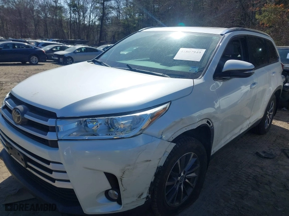 2019 Toyota Highlander SE with VIN 5TDJZRFH5KS933386, listed as a IAAI auction lot 41807949 with 49,661 mi miles. Bid and sale history available at carsss.com. Image 2.