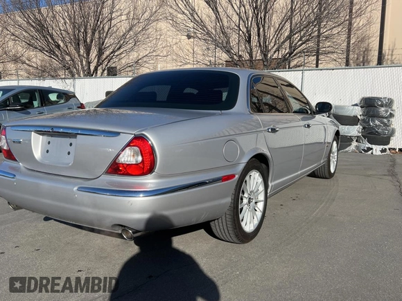 2006 Jaguar XJ with VIN SAJWA71B36SH01049, listed as a Copart auction lot 42366575 with 58,410 mi miles and Clean Title. Bid and sale history available at carsss.com. Image 4.