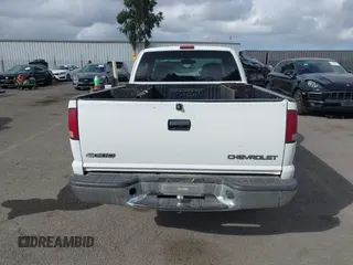2000 Chevrolet S-10 LS with VIN 1GCCS19W7Y8289167, listed as a IAAI auction lot 41537625 with 224,481 mi miles. Bid and sale history available at carsss.com. Image 16.