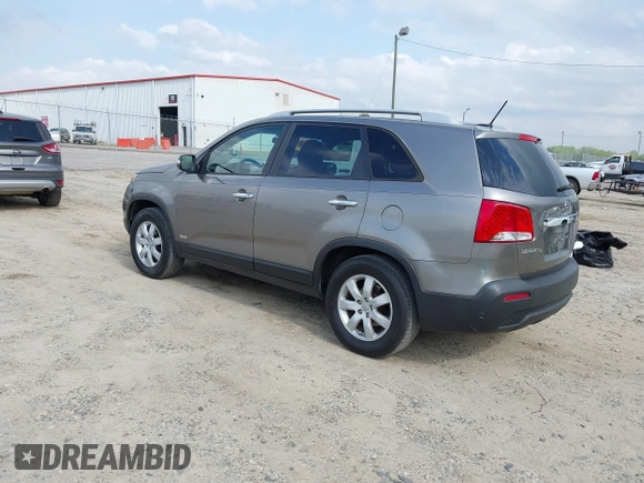 2013 Kia Sorento LX with VIN 5XYKTDA28DG336051, listed as a IAAI auction lot 41956476 with 179,549 mi miles. Bid and sale history available at carsss.com. Image 3.