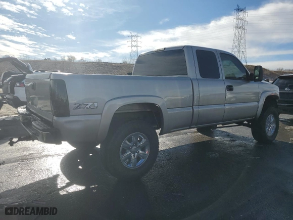 2004 GMC Sierra 1500 SLT with VIN 1GTEK19TX4E376829, listed as a Copart auction lot 45041115 with 246,952 mi miles and Salvage Title. Bid and sale history available at carsss.com. Image 3.