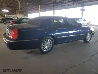 2004 Lincoln Town Car Signature with VIN 1LNHM81W24Y635183, listed as a Copart auction lot 47653865 with 128,037 mi miles and Clean Title. Bid and sale history available at carsss.com. Image 3.