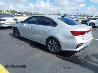 2021 Kia Forte LXS z VIN 3KPF24AD0ME334880, wystawiony jako IAAI lot #42257054 z przebiegiem 159 489 mil mil oraz . Historia ofert i sprzedaży dostępna na DreamBid. Obrazek 3.