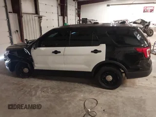2017 Ford Police Interceptor Utility with VIN 1FM5K8ARXHGC63042, listed as a IAAI auction lot 42449445 with 82,606 mi miles and . Bid and sale history available at DreamBid. Image 15.