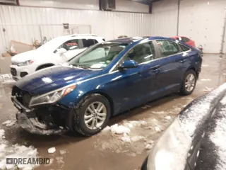 2017 Hyundai Sonata SE with VIN 5NPE24AF7HH528398, listed as a IAAI auction lot 41591124 with 104,587 mi miles. Bid and sale history available at carsss.com. Image 2.