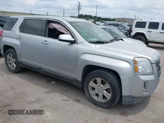 2013 GMC Terrain SLE z VIN 2GKALMEK8D6216080, wystawiony jako IAAI lot #42289033 z przebiegiem 217 295 mil mil oraz . Historia ofert i sprzedaży dostępna na DreamBid. Obrazek 1.