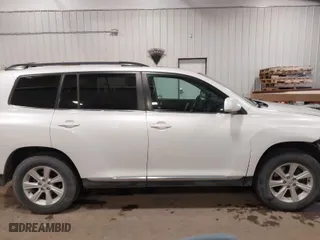 2011 Toyota Highlander with VIN 5TDBK3EH4BS083872, listed as a IAAI auction lot 41392392 with 305,143 mi miles. Bid and sale history available at carsss.com. Image 13.