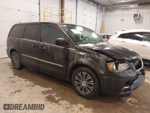 2014 Chrysler Town & Country S with VIN 2C4RC1HG2ER201417, listed as a IAAI auction lot 41319619 with 178,447 mi miles. Bid and sale history available at carsss.com. Image 1.