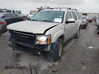2010 Chevrolet Suburban LT z VIN 1GNUKJE32AR274468, wystawiony jako IAAI lot #42097027 z przebiegiem 257 180 mil mil oraz . Historia ofert i sprzedaży dostępna na DreamBid. Obrazek 2.