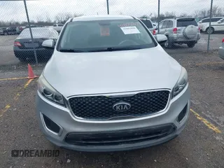 2018 Kia Sorento LX z VIN 5XYPG4A34JG378652, wystawiony jako IAAI lot #41802804 z przebiegiem 178 369 mil mil oraz . Historia ofert i sprzedaży dostępna na DreamBid. Obrazek 12.