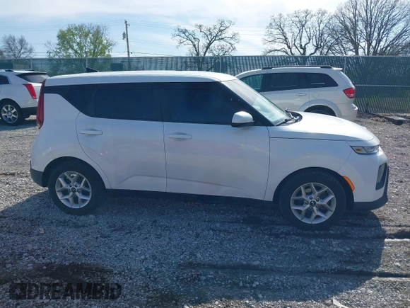 2020 Kia Soul LX with VIN KNDJ23AU7L7021165, listed as a IAAI auction lot 41924587 with 87,513 mi miles. Bid and sale history available at carsss.com. Image 13.