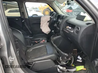 2017 Jeep Patriot Sport SE with VIN 1C4NJPBA7HD212383, listed as a Copart auction lot 58318325 with Not provided miles and Salvage title. Bid and sale history available at DreamBid. Image 7.