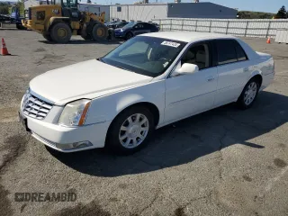 2010 Cadillac DTS 1SA z VIN 1G6KA5EY4AU118180, wystawiony jako Copart lot #58747435 z przebiegiem 59 289 mil mil oraz Szkoda całkowita • Salvage title. Historia ofert i sprzedaży dostępna na DreamBid. Obrazek 1.