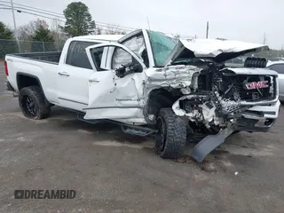 2015 GMC Sierra 2500HD Denali z VIN 1GT120E87FF617303, wystawiony jako IAAI lot #41935912 z przebiegiem Nie podano mil oraz . Historia ofert i sprzedaży dostępna na DreamBid. Obrazek 1.