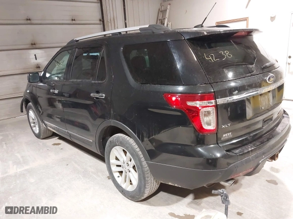 2014 Ford Explorer XLT with VIN 1FM5K8D85EGC02096, listed as a IAAI auction lot 42004238 with 187,187 mi miles. Bid and sale history available at carsss.com. Image 3.