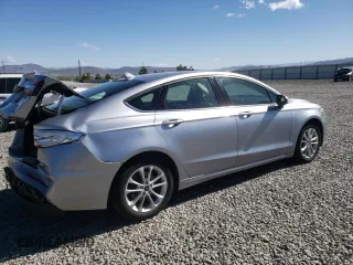 2020 Ford Fusion SE z VIN 3FA6P0LU3LR267311, wystawiony jako Copart lot #56350115 z przebiegiem 53 359 mil mil oraz Szkoda całkowita • Salvage title. Historia ofert i sprzedaży dostępna na DreamBid. Obrazek 3.