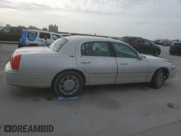 2006 Lincoln Town Car Signature Limited z VIN 1LNHM82V26Y632499, wystawiony jako Copart lot #47614885 z przebiegiem 99 009 mil mil oraz Szkody całkowita. Historia ofert i sprzedaży dostępna na DreamBid. Obrazek 3.