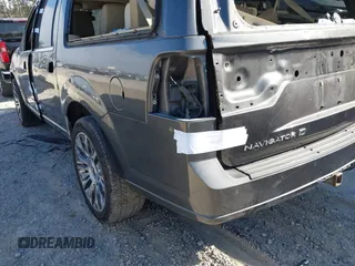 2015 Lincoln Navigator z VIN 5LMJJ3JT3FEJ09214, wystawiony jako IAAI lot #41682213 z przebiegiem 133 997 mil mil oraz . Historia ofert i sprzedaży dostępna na DreamBid. Obrazek 19.