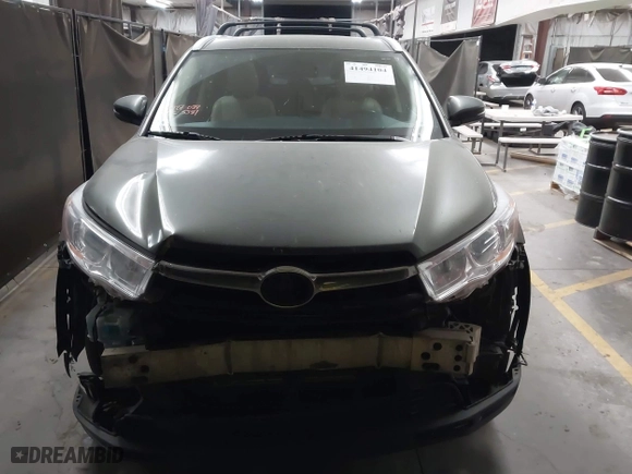 2014 Toyota Highlander XLE with VIN 5TDJKRFH1ES025381, listed as a IAAI auction lot 41494104 with 187,588 mi miles. Bid and sale history available at carsss.com. Image 12.