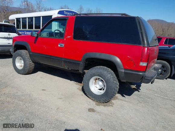 1999 Chevrolet Tahoe with VIN 3GNEK18R7XG189820, listed as a IAAI auction lot 41631906 with 212,720 mi miles. Bid and sale history available at carsss.com. Image 3.