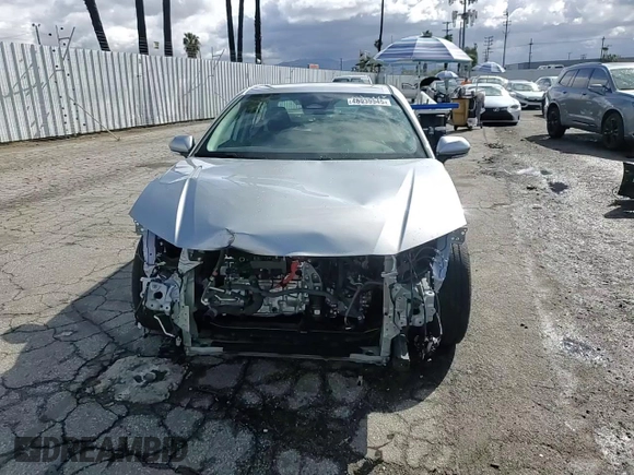 2025 Toyota Camry LE z VIN 4T1DAACK8SU007349, wystawiony jako Copart lot #48939945 z przebiegiem 25 107 mil mil oraz Szkoda całkowita • Salvage title. Historia ofert i sprzedaży dostępna na DreamBid. Obrazek 10.