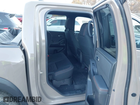 2022 Nissan Frontier SV z VIN 1N6ED1EJ3NN648912, wystawiony jako IAAI lot #40888927 z przebiegiem 59 633 mil mil oraz . Historia ofert i sprzedaży dostępna na DreamBid. Obrazek 8.