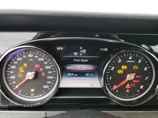 2018 Mercedes-Benz E-Class E 300 with VIN WDDZF4KBXJA449473, listed as a Copart auction lot 73218802 with 5,055 mi miles. Bid and sale history available at carsss.com. Image 9.