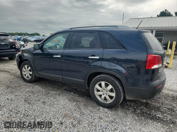 2012 Kia Sorento LX z VIN 5XYKT4A67CG237867, wystawiony jako Copart lot #59290895 z przebiegiem 276 190 mil mil oraz Szkoda całkowita • Salvage title. Historia ofert i sprzedaży dostępna na DreamBid. Obrazek 2.