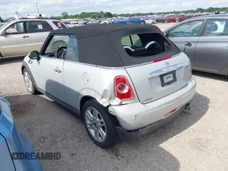 2011 MINI Convertible с VIN WMWZN3C56BT133717, выставлен на аукционе IAAI как лот 42496339 с пробегом 86 352 миль миль и . История ставок и продаж доступна на DreamBid. Изображение 3.
