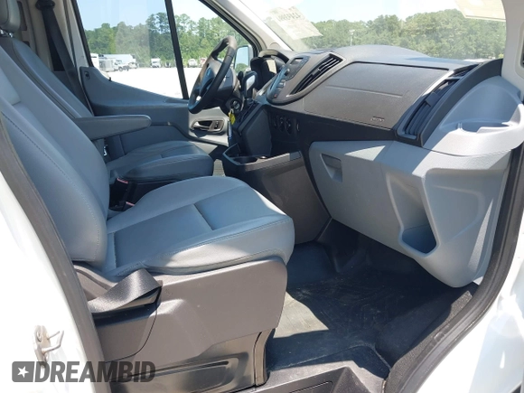 2015 Ford Transit Cargo z VIN 1FTNE1YM9FKA16926, wystawiony jako IAAI lot #42493994 z przebiegiem 218 427 mil mil oraz . Historia ofert i sprzedaży dostępna na DreamBid. Obrazek 5.
