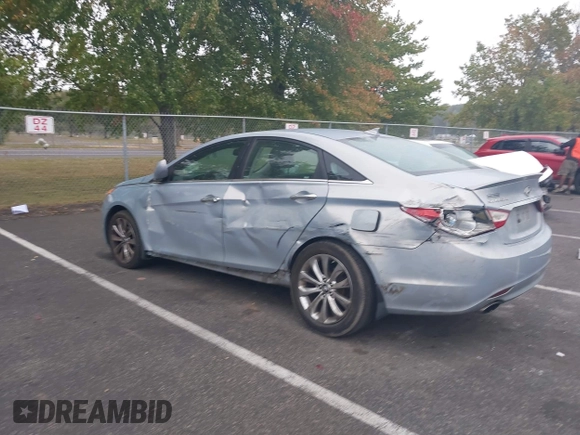 2013 Hyundai Sonata Limited with VIN 5NPEC4AC7DH579641, listed as a IAAI auction lot 40852052 with 208,950 mi miles and . Bid and sale history available at carsss.com. Image 3.