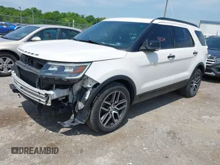 2017 Ford Explorer Sport z VIN 1FM5K8GT6HGA83768, wystawiony jako IAAI lot #42234234 z przebiegiem 82 063 mil mil oraz . Historia ofert i sprzedaży dostępna na DreamBid. Obrazek 2.