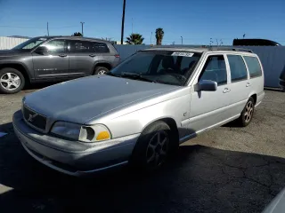 2000 Volvo V70 with VIN YV1LW61J1Y2711626, listed as a Copart auction lot 89010795 with 0 mi miles and Clean Title. Bid and sale history available at carsss.com. Image 1.
