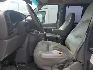 2003 Ford Econoline Passenger XL с VIN 1FBSS31L43HB78873, выставлен на аукционе Copart как лот 53354665 с пробегом 271 466 миль миль и Списание • Salvage title. История ставок и продаж доступна на DreamBid. Изображение 7.
