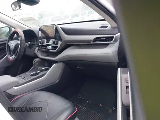 2023 Toyota Highlander L z VIN 5TDKDRAH9PS504513, wystawiony jako IAAI lot #42176842 z przebiegiem 54 792 mil mil oraz . Historia ofert i sprzedaży dostępna na DreamBid. Obrazek 5.