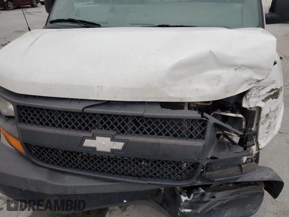 2015 Chevrolet Express Cargo z VIN 1GCWGFCF0F1286668, wystawiony jako Copart lot #85657524 z przebiegiem 107 760 mil mil oraz Szkoda całkowita • Salvage title. Historia ofert i sprzedaży dostępna na DreamBid. Obrazek 13.