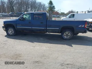 2002 Chevrolet Silverado 2500HD LS with VIN 1GCHK23U52F128404, listed as a IAAI auction lot 42079138 with 153,613 mi miles. Bid and sale history available at carsss.com. Image 14.