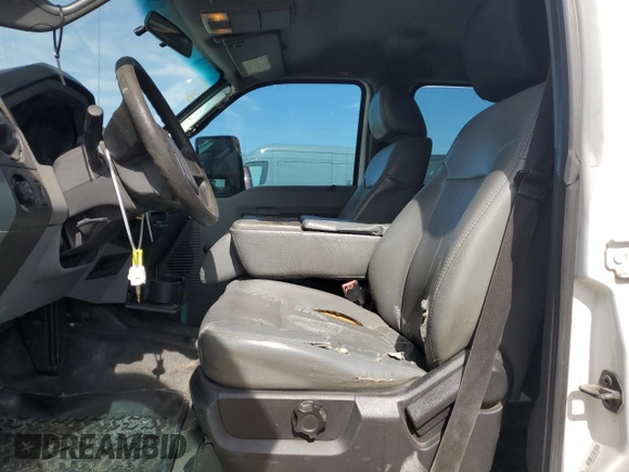 2015 Ford F-250 XL z VIN 1FT7W2A68FEA29317, wystawiony jako Copart lot #48425845 z przebiegiem 335 979 mil mil oraz Czysty tytuł • Clean title. Historia ofert i sprzedaży dostępna na DreamBid. Obrazek 7.