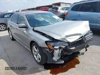 2013 Volkswagen Passat SE z VIN 1VWBP7A30DC144719, wystawiony jako IAAI lot #42174524 z przebiegiem 181 326 mil mil oraz . Historia ofert i sprzedaży dostępna na DreamBid. Obrazek 1.