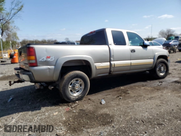 2001 Chevrolet Silverado 2500 with VIN 1GCGK29U51Z185752, listed as a Copart auction lot 51232125 with 205,401 mi miles and Salvage Title. Bid and sale history available at carsss.com. Image 3.