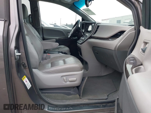 2015 Toyota Sienna XLE with VIN 5TDYK3DC6FS672329, listed as a IAAI auction lot 41908974 with 117,950 mi miles. Bid and sale history available at carsss.com. Image 5.