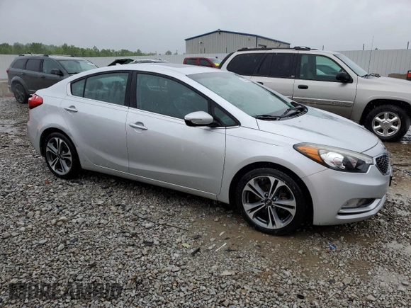 2016 Kia Forte EX z VIN KNAFZ4A87G5550317, wystawiony jako Copart lot #52009755 z przebiegiem 107 404 mil mil oraz Nie do naprawy • Non repairable. Historia ofert i sprzedaży dostępna na DreamBid. Obrazek 4.